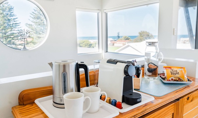 Sorrento Villa | Sorrento Seaside Retreat, near Hillarys Harbour
