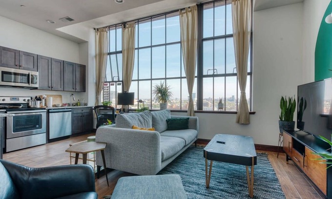 West Poplar Apartment | Sosuite 1BR Penthouse w W D Gym On-site Bar