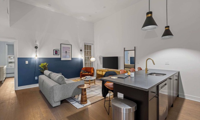 Old City Apartment | Sosuite | 2BR Apt w Laundry, Kitchen