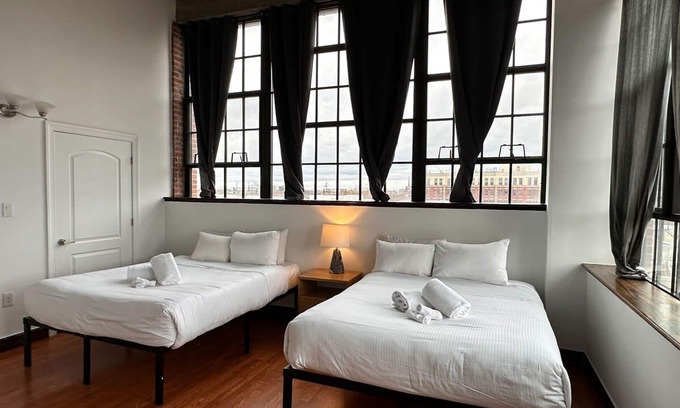 West Poplar Apartment | Sosuite 2BR Apt w W D Gym On-site Restaurant