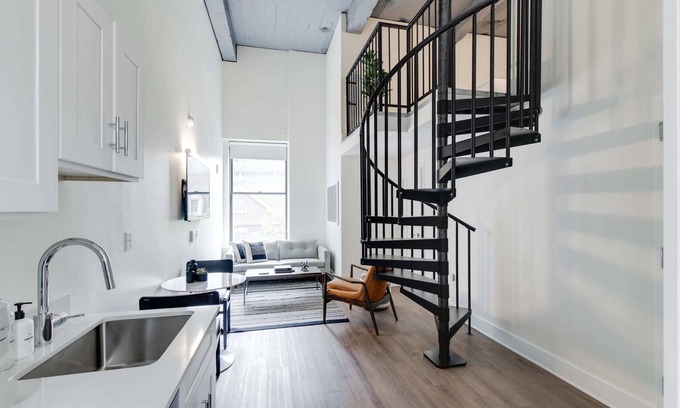 Center City East Apartment | Sosuite | 2BR Loft w W/D, Gym, Lounge