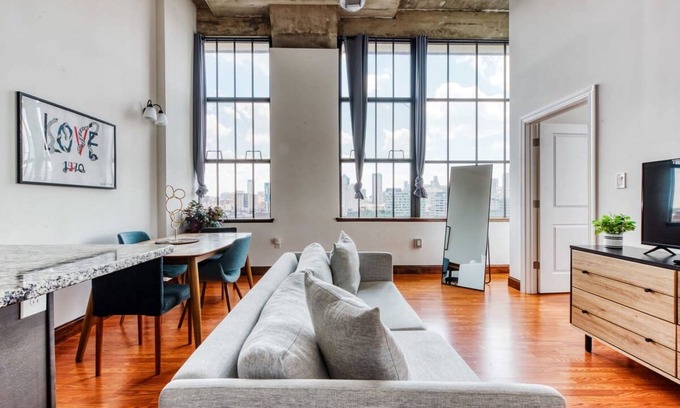 West Poplar Apartment | Sosuite 2BR Penthouse w W D Gym On-site Bar