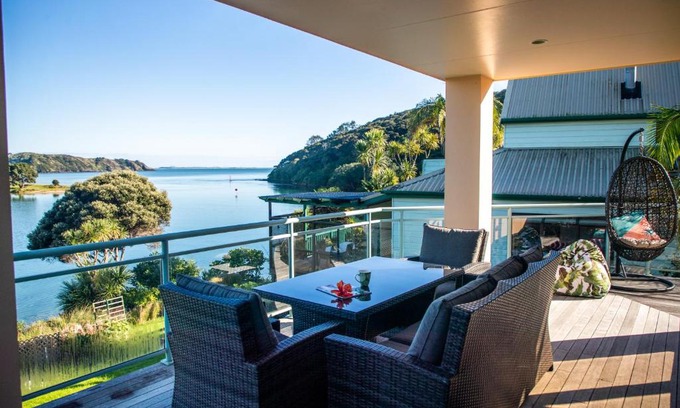 Cable Bay House | Soul Retreat - Cable Bay Holiday Home