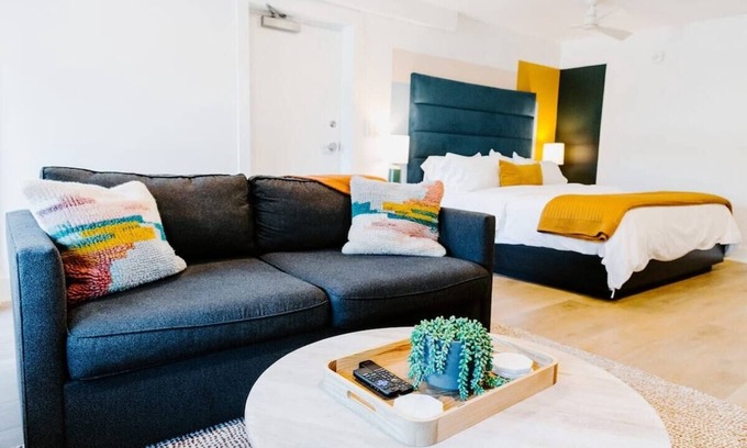 Edgehill Apartment | Sound Engineer's Suite: Luxe Music Row Stay!