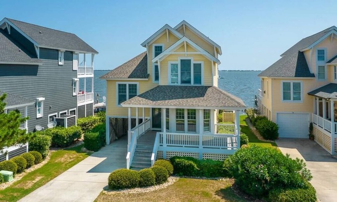 Manteo House | Sound Front with Boat Dock
