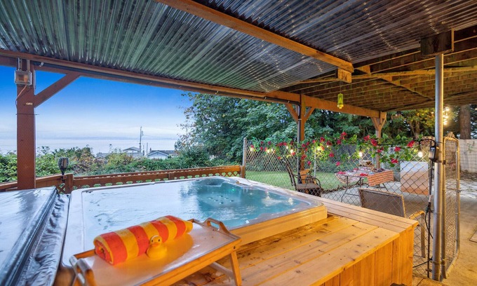 Manchester House | Sound View/Hot Tub /Pet Friendly
