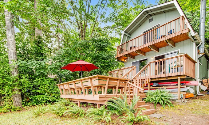 Shelton House | Soundfront Home w/3 Decks, Kayaks, Shared Dock & Water Views - 2 Dogs OK