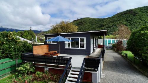 Waikawa Bay House | Sounds Good - Waikawa Holiday Home and Berth
