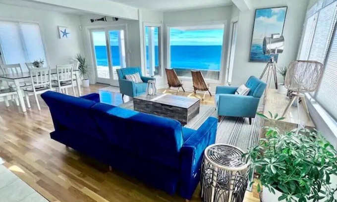 Clinton House | Soundscape Beachfront House!