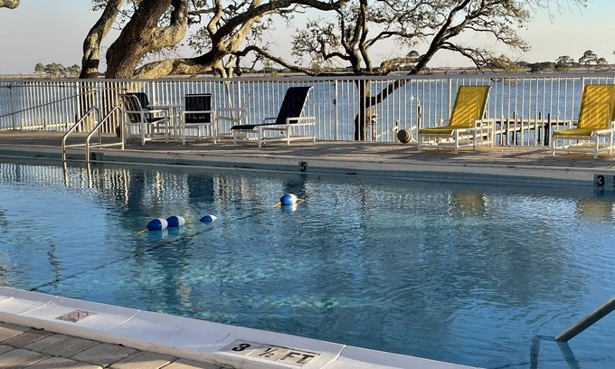 Mary Esther Condo | Soundside Retreat by the sound