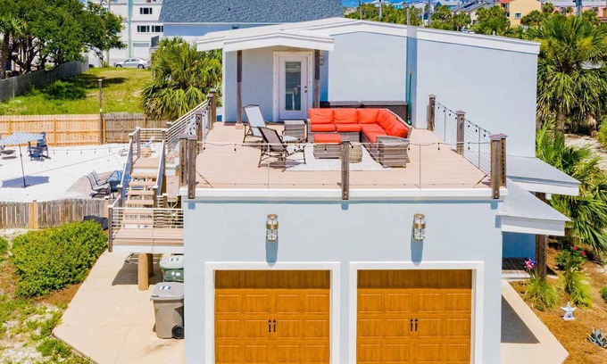 Villa Segunda House | Soundside - Stunning Gulf Views, Steps to Beach!