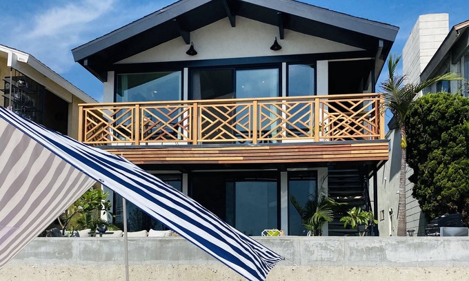 Balboa Island House | South Bayfront Home with Patio and Rooftop