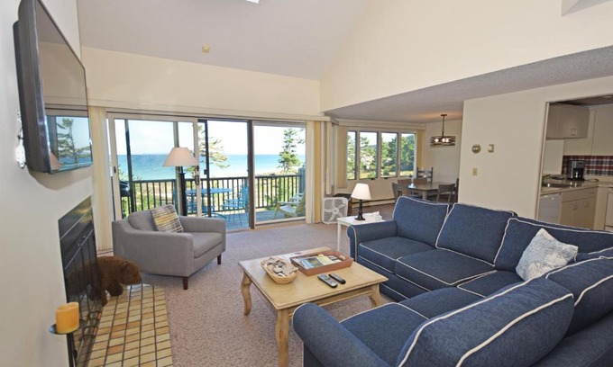 Glen Arbor Apartment | South Beach 25