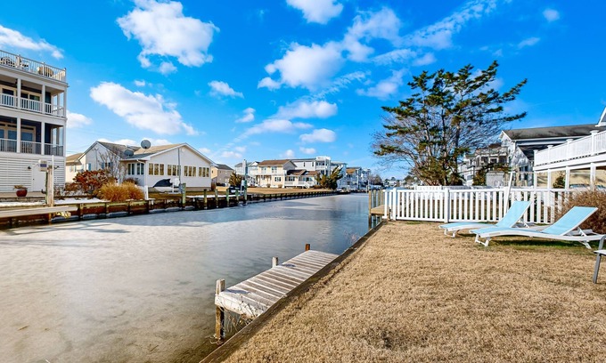 South Bethany Harbor House | South Bethany pet friendly house w/patio, balcony & grill