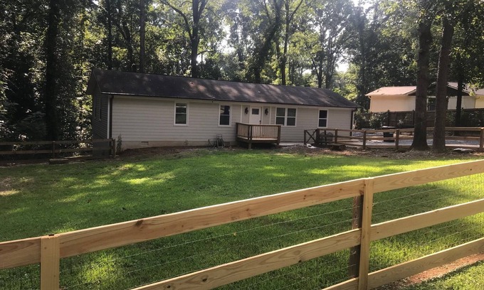 Canton House | South Canton 4 bedroom - Extended Stay
