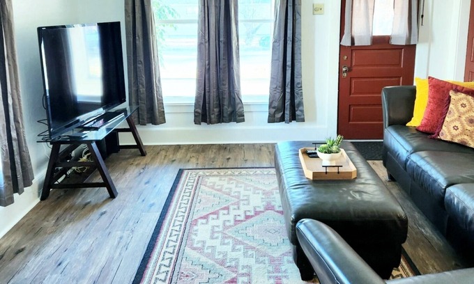 Baker City House | South East Bungalow 2bd/1bth 3-blocks to Main Street in Downtown