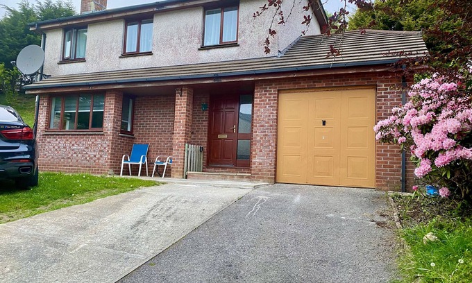Truro House | South End of Truro/Central Cornwall/Perfect Getaway with 3beds/3bath