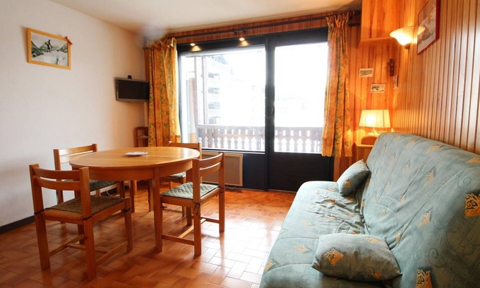 Les Carroz-d'Araches Apartment | South-Facing 3-Room Apt Sleeps 6, Near Village Center and Ski Lifts