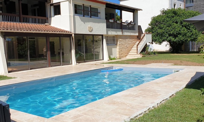 Puy-l'Eveque House | South-facing detached house with private pool