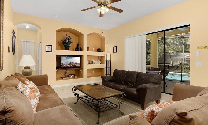 Legacy Park House | SOUTH FACING pool/spa, beautiful spacious 4 bed home just 20 mins from Disney