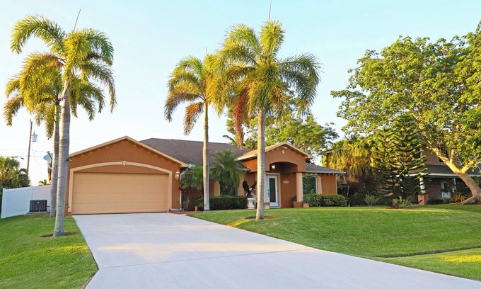 Port Saint Lucie House | South Florida House Port St. Lucie 10 min to TRADITION. Hurricane Impact Windows