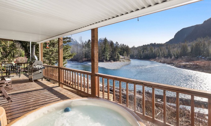 Gold Bar Apartment | South Fork Lodge - TWO riverfront apartments
