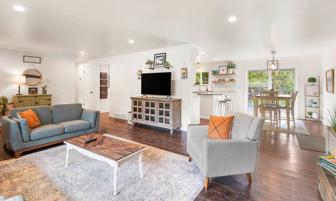 Moran Prairie House | South Hill | Perfect For Family | Fenced Yrd | BBQ