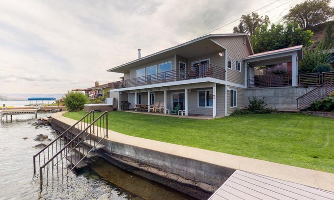 Chelan House | South Lakeshore Waterfront Oasis