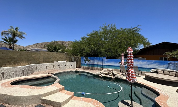 Desert Foothills Estates House | South Mountain-FREE HEATED Pool & Hot Tub Walk to trails & park.