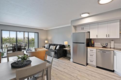Captiva House | South Seas Bayside Villa 4120 - Chic Marina View Residence with Bikes