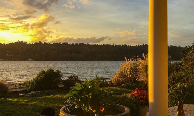 Clinton House | South Whidbey Island: Large Waterfront Home - Private Beach on Cultus Bay