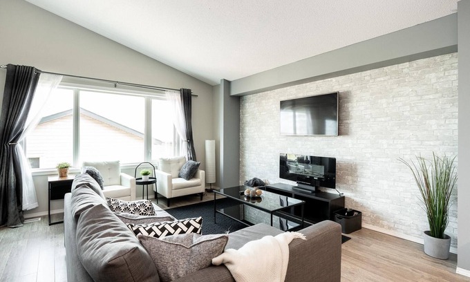 Fort Gary House | South Wpg+ Beautiful 4 Bdr 3 Bath+Garage