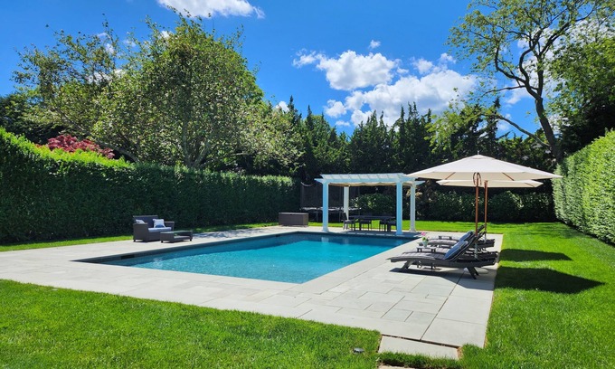 Village of Southampton House | Southampton Star Host, 2wk min. Msg 4 dtlsnFall, Wntr, US Open, and Summer 2026