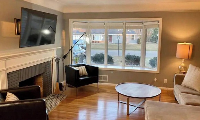 Edina House | Southdale Stinger! Modern 5+BR near it all