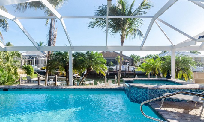 Marco Island House | Southend quite area - large pool, spa, kayaks, paddle-boards, bikes pretty dock