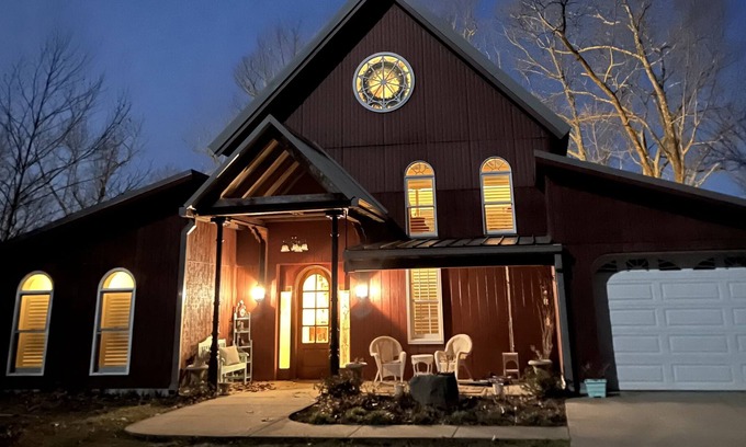 Goodlettsville Ski Chalet | Southern Chalet close to Nashville offers a peaceful retreat.