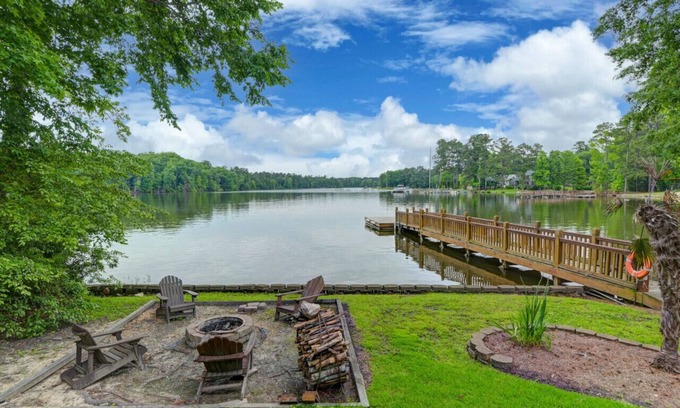 Chapin House | Southern Comfort Cabin | 4BR | Dog Friendly!