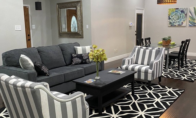 North San Antonio - SAT House | Southern Comfort in Convenient Quiet Neighborhood w/hot tub
