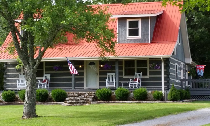 Lebanon House | Southern Country "Cowboy" Hospitality at the Twin Oaks Guest Ranch Nashville TN