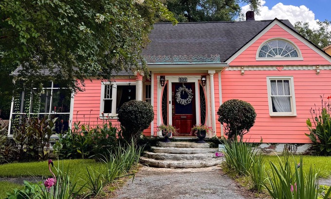 North Charleston Apartment | Southern decadence 2 min from park circle