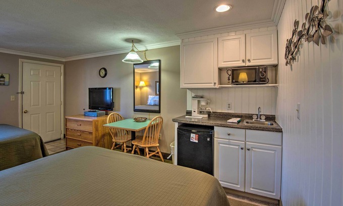 Ogunquit - Wells Apartment | Southern Maine Retreat < 2 Mi to Wells Beach!