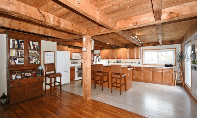 Strabane Other | Southern Pines Spacious 5-bedroom farmhouse in amazing Washington, PA with AC.