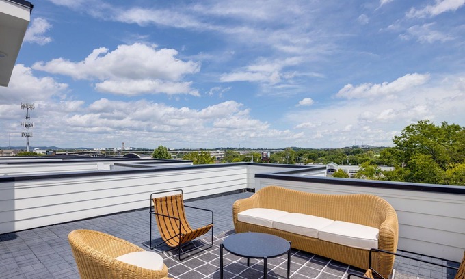 Whitebridge House | Southern & Style-2 Townhomes-7 Mins To Broadway