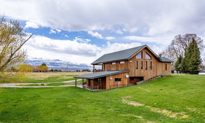 Cody House | Southfork Sky- unobstructed views, pet friendly
