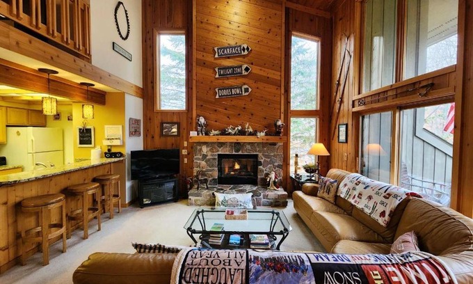 Harbor Springs Apartment | Southridge 21