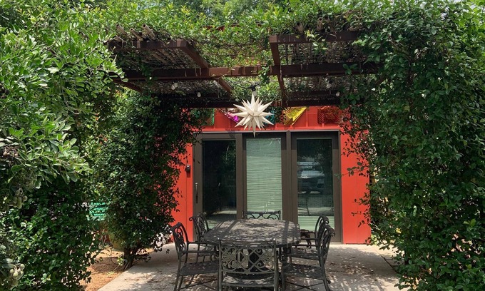 Southtown Cottage | Southtown Guest Cottage is a perfect location to enjoy historic San Antonio.