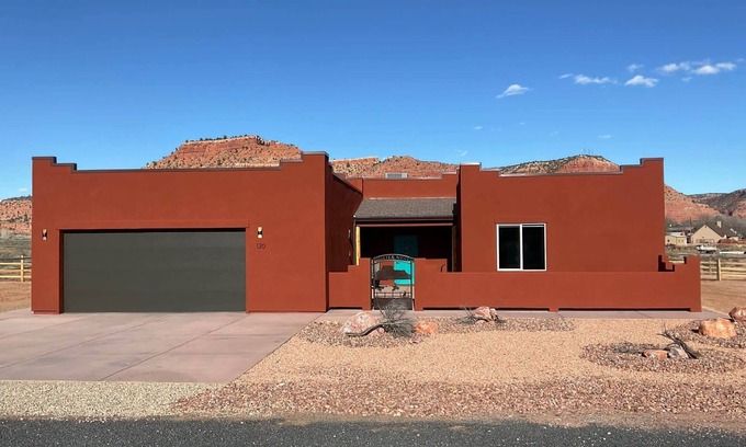Kanab House | Southwest Villa in Kanab, Utah near Zion, Bryce, the Grand Canyon andmore! Priva