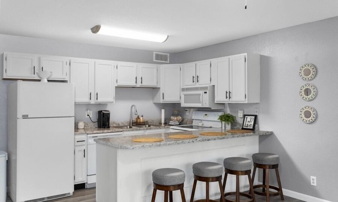 Village of Four Seasons Condo | Southwood Shores 71-1D - Newly Renovated Condo, Perfect for Couples!