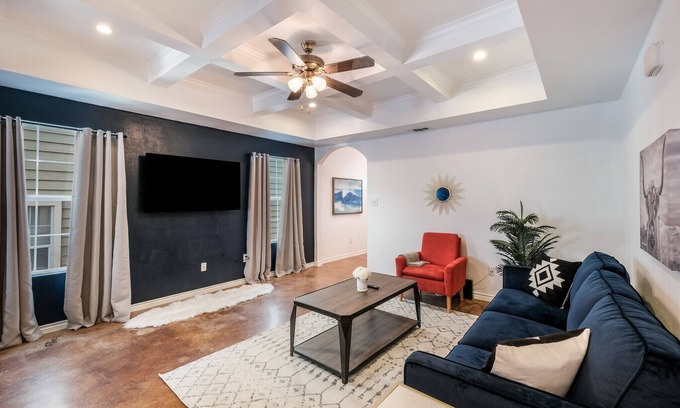 Medical Center District House | SP1 20% OFF New 3BR Home for Families or Large Groups 5-mins from Methodist