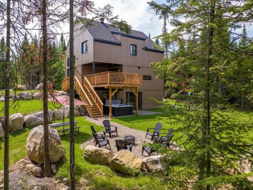 Lac-Swell Ski Chalet | Spa Foosball Pool table Game Room - Le Kouzy